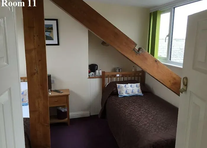 The Arches 惠特比